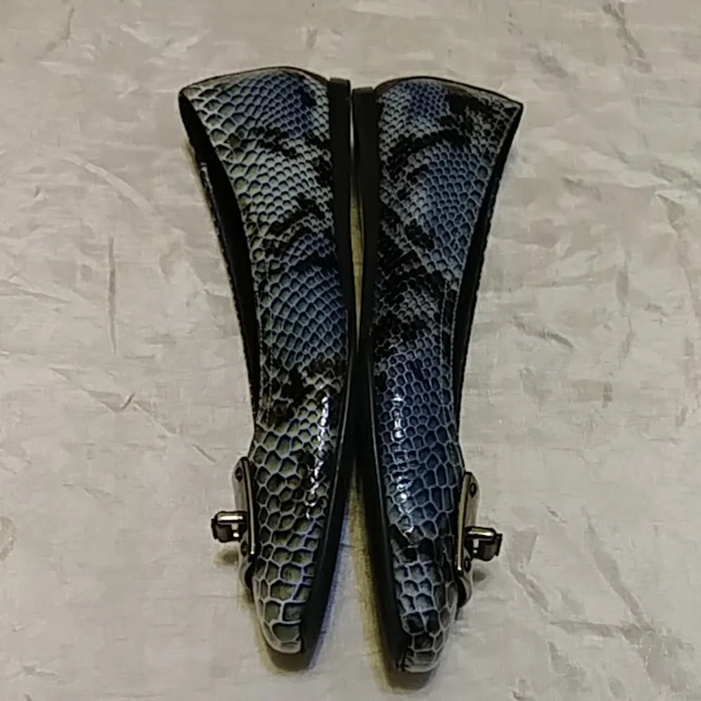 Donald J. Pliner Snakeskin Leather Flats